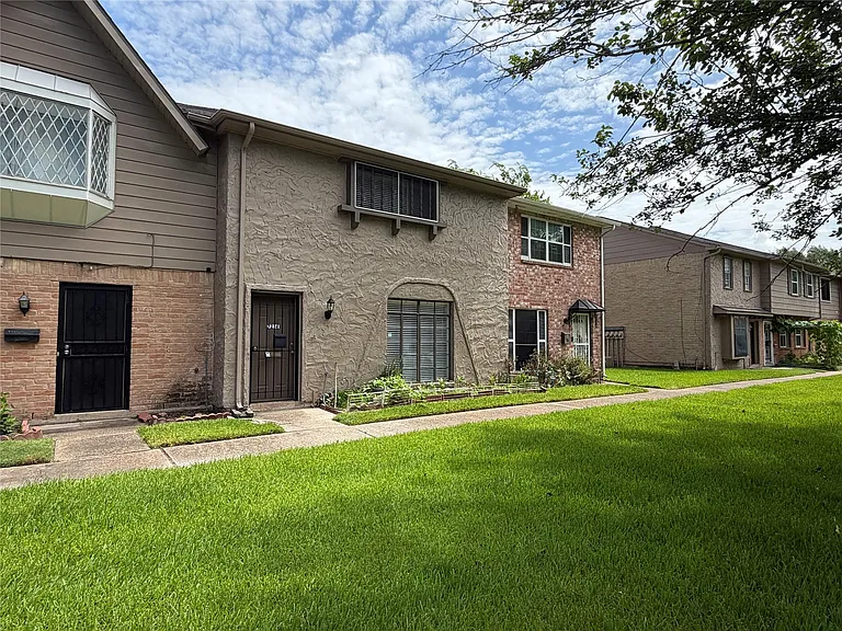 7214 Crownwest St #7214 — Photo 3