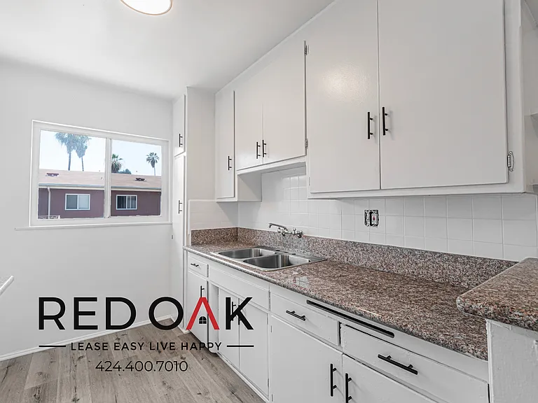 3925 Roxanne Ave #19 — Photo 7