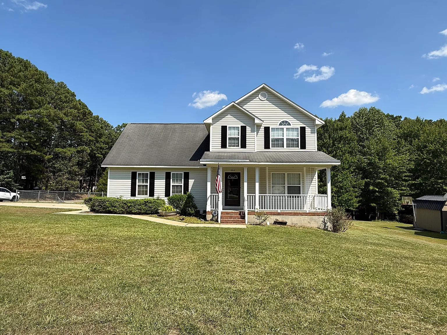 4 bed, 2000 sqft, $2,400 — Photo 1