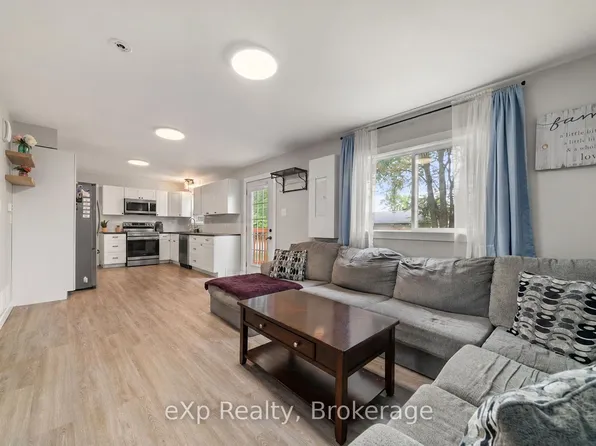 89 College St E Unit A, Belleville, ON K8P 2E8