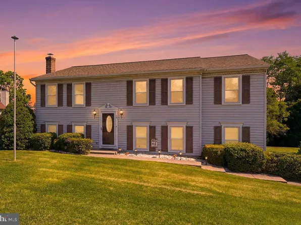 10 Mansion Ct W, Birdsboro, PA 19508