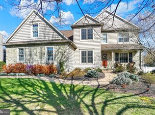 934 Castle Pond Dr, York, PA