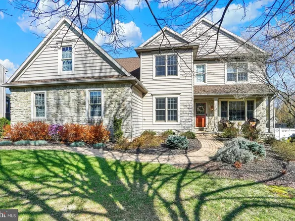 934 Castle Pond Dr, York, PA 17402