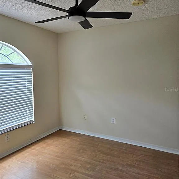 728 Burlwood St — Photo 19