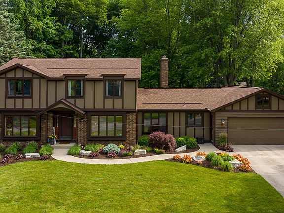3rd image of 997 Kenwood Dr