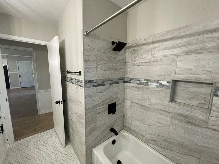 605 Kentshire Cir — Photo 22