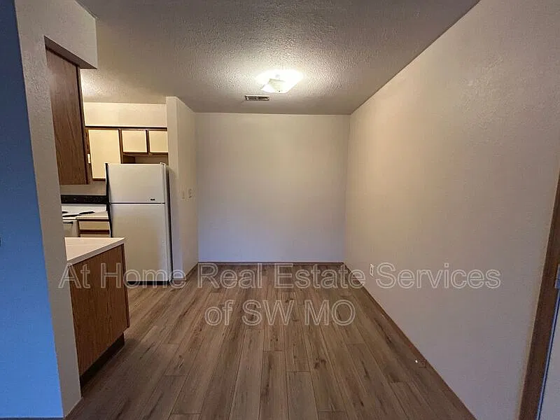 2 bed, 2.0 bath, 900 sqft, $805 — Photo 3