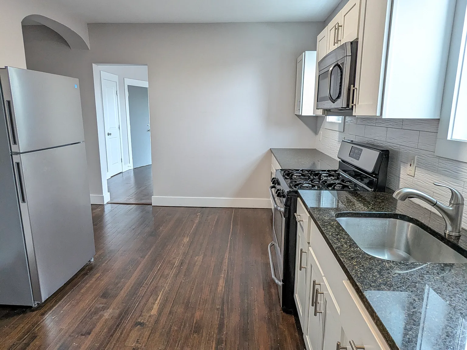 1 bed, $1,300 — Photo 2