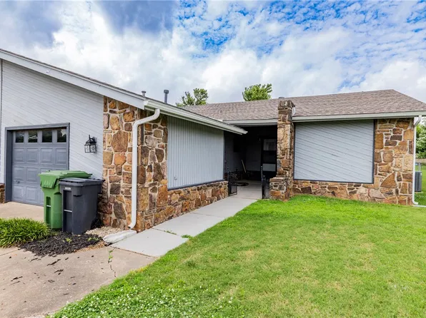 1013 W Linden St, Rogers, AR 72756