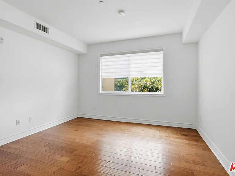 325 Arnaz Dr #201 — Photo 10