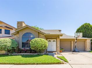 7823 Poitiers Dr, Houston, TX 77071