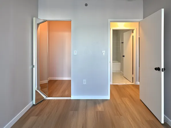 45 River Dr South image 18 of 32