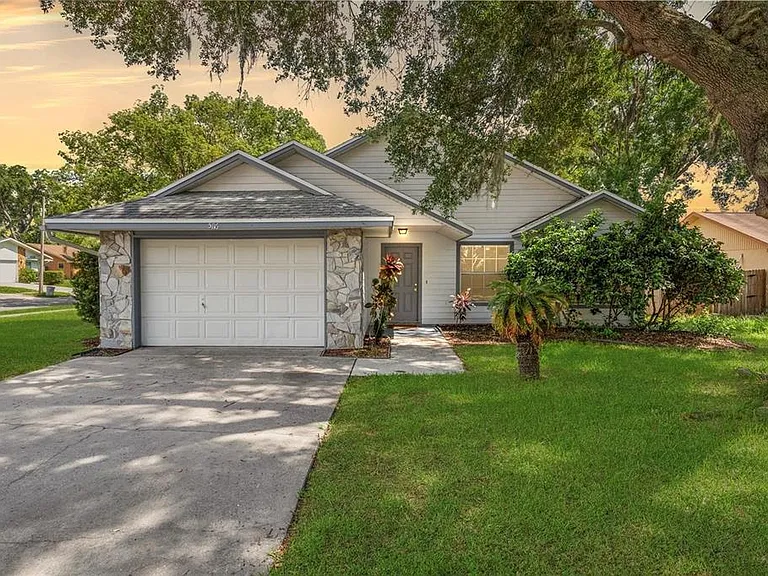 5116 Plantation Dr — Photo 1