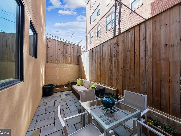 2360 Champlain St NW #1.4 — Photo 27