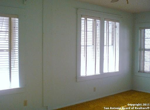 5th image of 215 W Peach