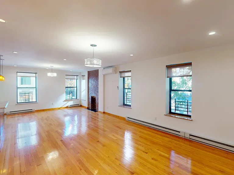 400 E 78th St #10 — Photo 13