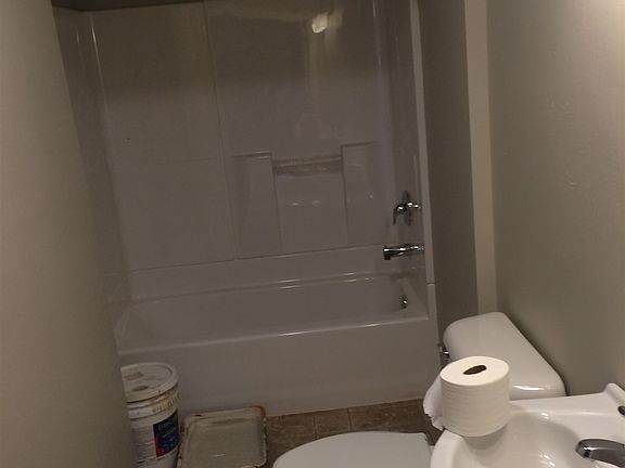 4th image of 224 Madison St