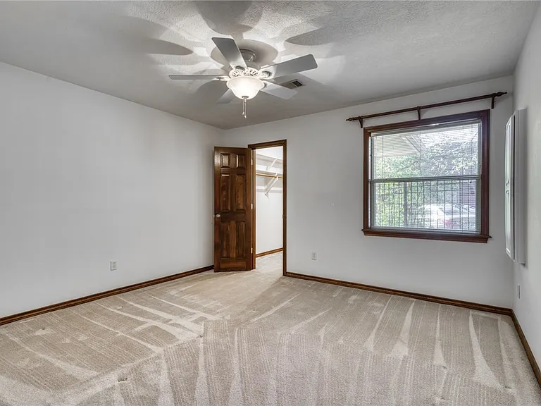 1402 Riverstone Ct — Photo 29