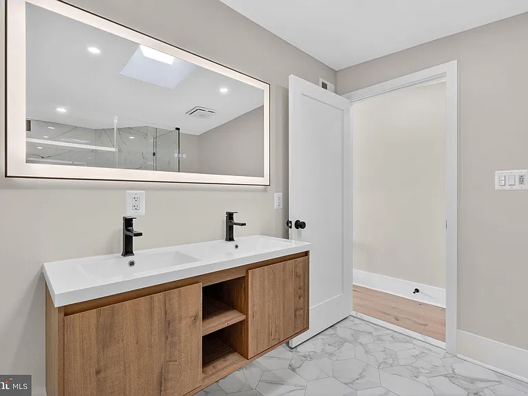32 Adams St NW — Photo 34