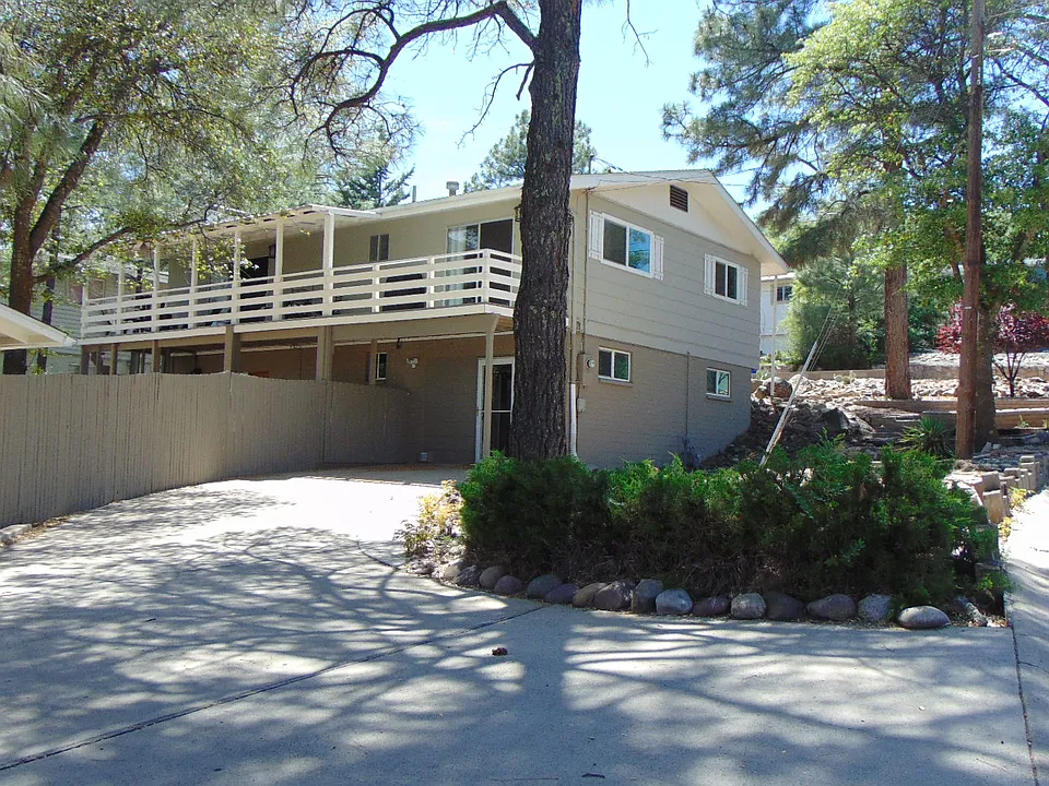 401 Canyon Springs Rd