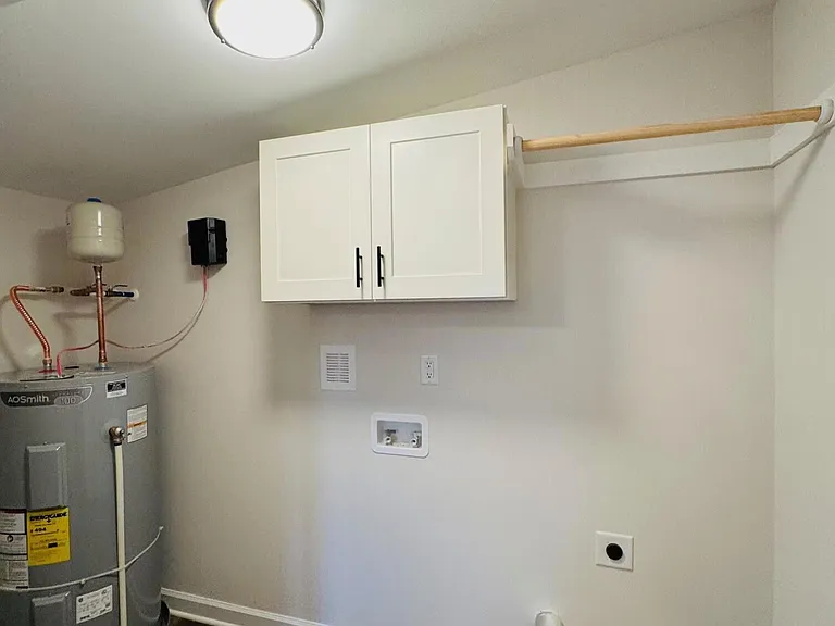 205 Simpson St — Photo 16