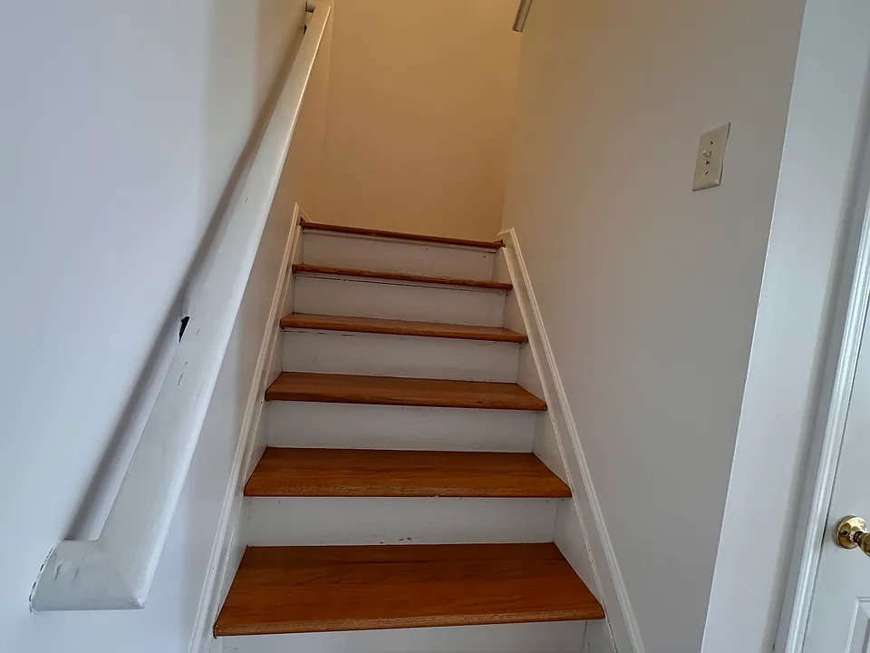 930 Waverly Hills Ct