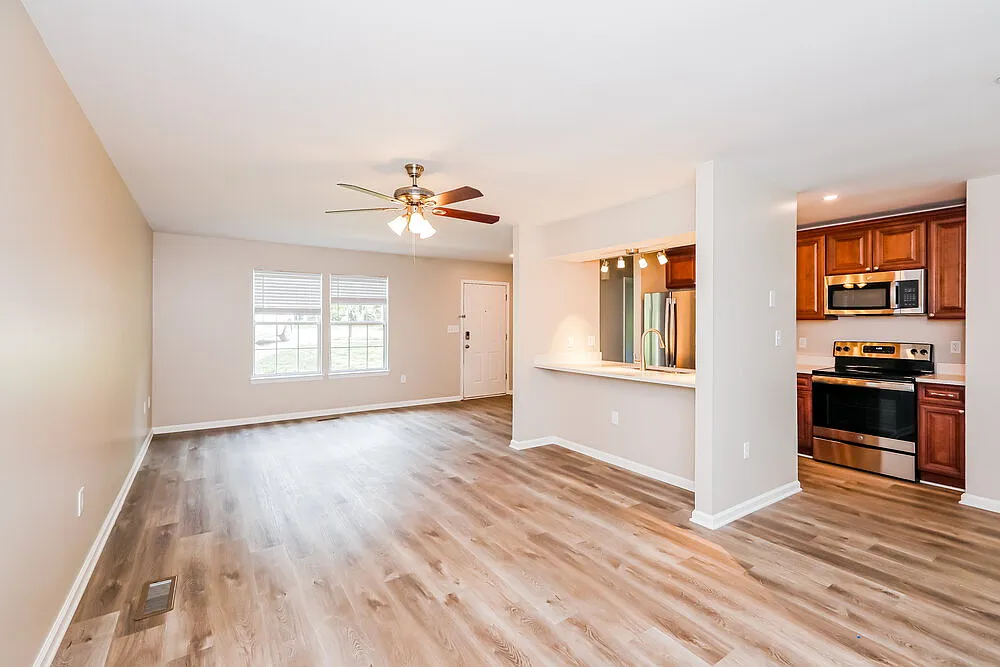 3 bed, 2.0 bath, 1188 sqft, $2,335 — Photo 4