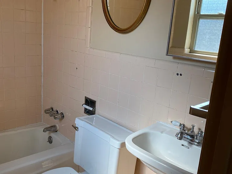 2515 Louise St #8 — Photo 5