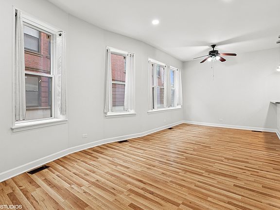 3rd image of 3706 S King Dr APT 1B