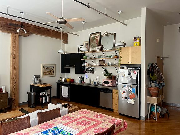 3rd image of 517 Soraparu St APT 202