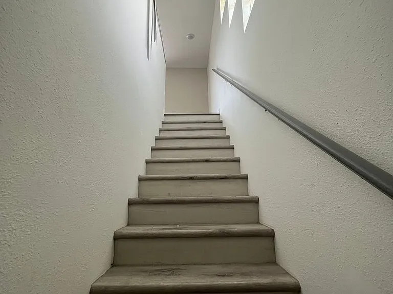 2041 Agora — Photo 12