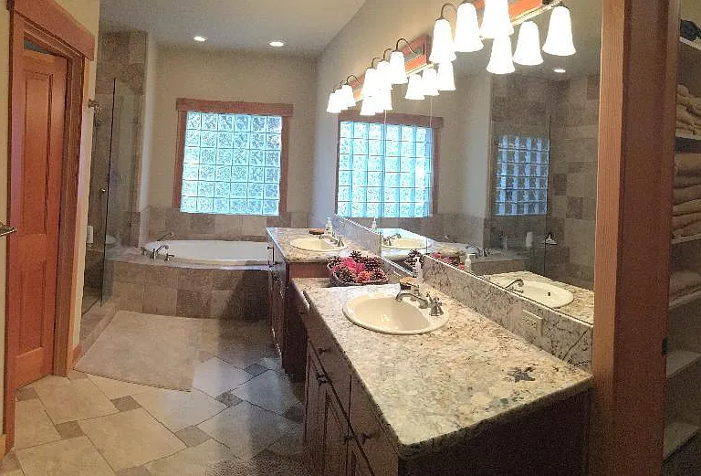 Master bath with Heated floor, Jacuzzi bathtub and full shower.
