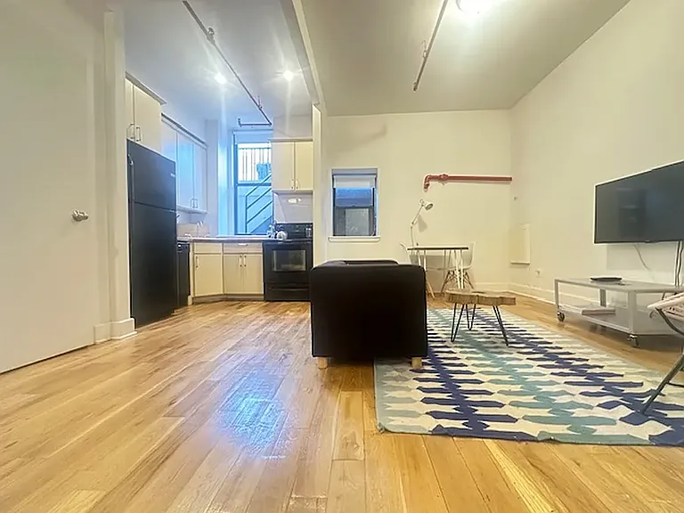 101 Sutton St #9 — Photo 3