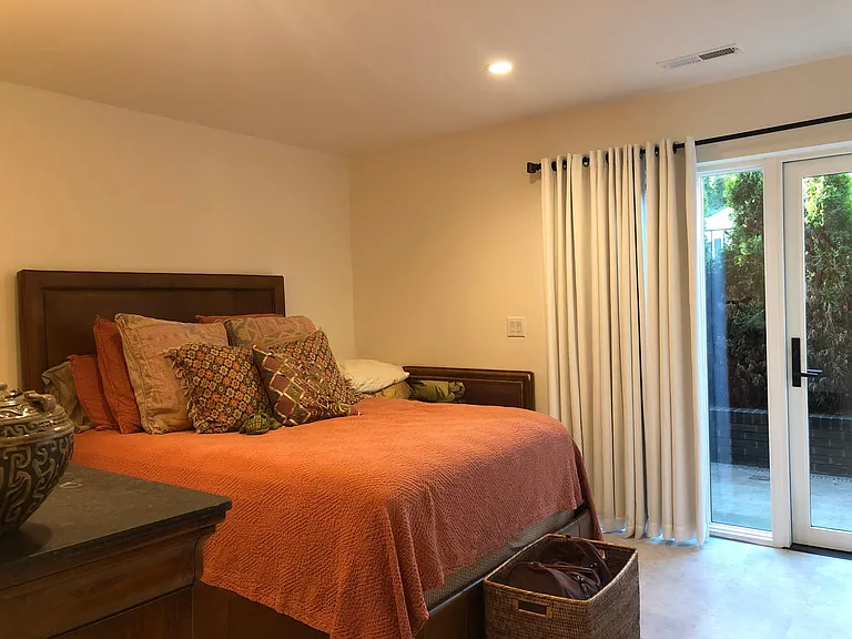 2321 Clark Ave — Photo 28
