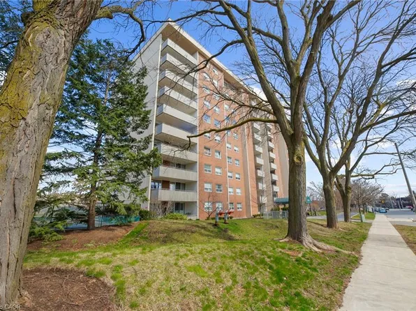1425 Ghent Ave #403, Burlington, ON L7S 1X5