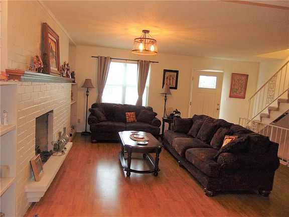 4th image of 9662 Wedd St