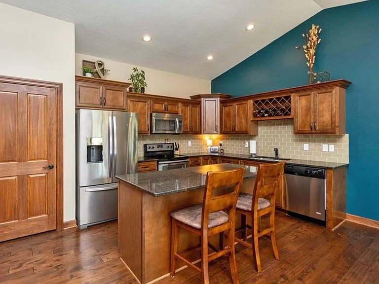 16800 Prairie Dr — Photo 10