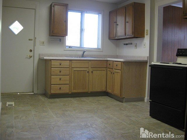 2nd image of 522 N 5th Ave E