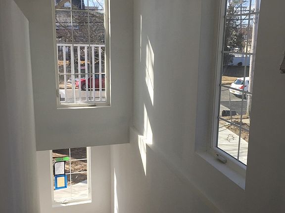 4th image of 507 S Long Beach Ave