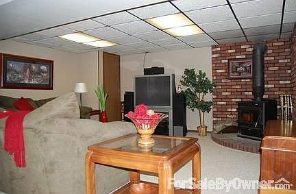 finished basement Great toom
						:
						New Carpet, woodburner, drop ceiling
