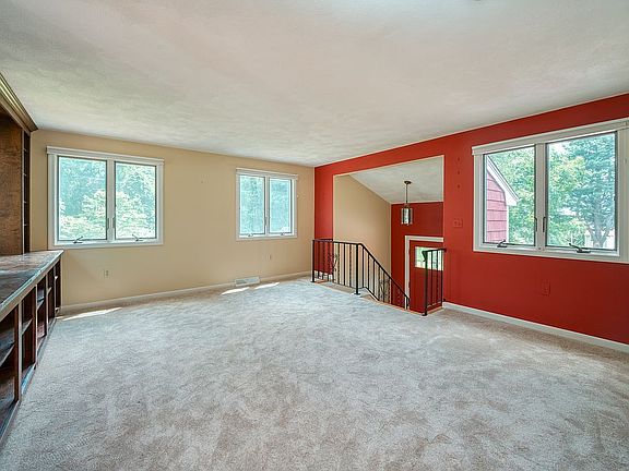 3rd image of 465 Dailey Dr