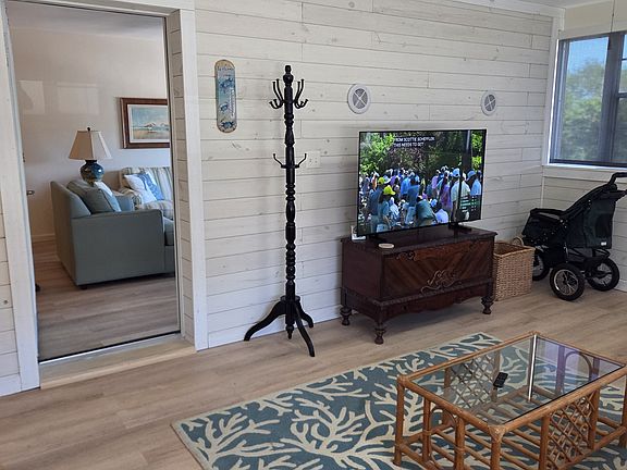 Florida room, view from front door