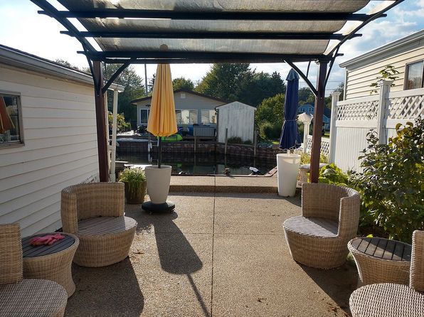 Broyhill capilano pergola patio deals seating set