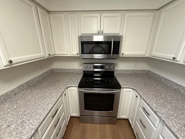 3641 Cherrylawn Ct NE — Photo 8