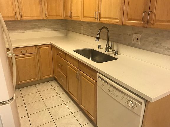 5th image of 3325 Bagley Ave APT 104