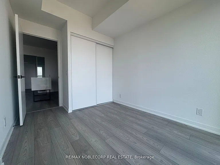 285 Dufferin St #1019 — Photo 13