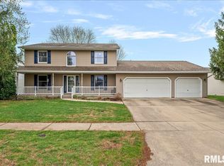 5 Taft Dr, Rochester, IL 62563