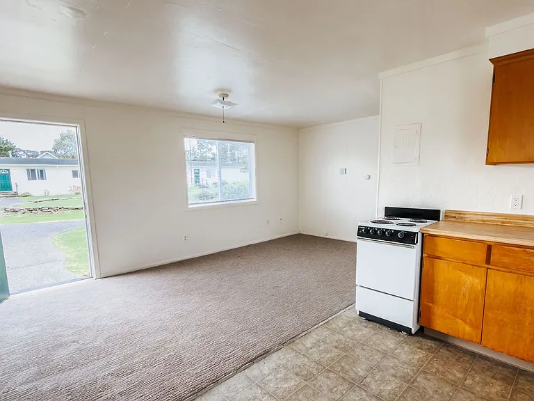880 W Murray Rd — Photo 3