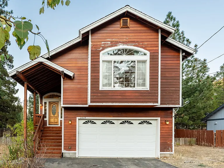 2239 Blitzen Rd — Photo 4