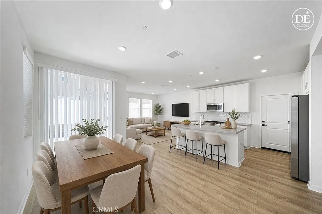 4 bed, 2175 sqft, $4,100 — Photo 4